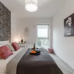 Apartment Lumina With Parking Near Atlas Arena