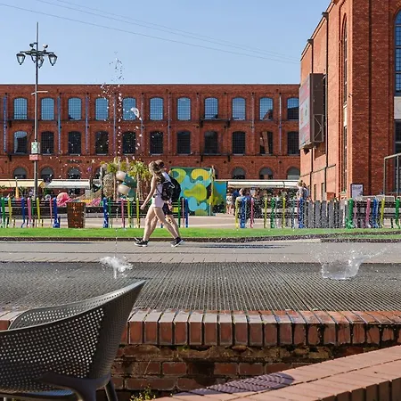 Lumina With Parking Near Atlas Arena Apartman *