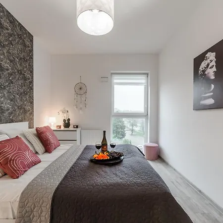 Apartament Lumina With Parking Near Atlas Arena
