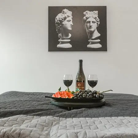 Apartment Lumina With Parking Near Atlas Arena *