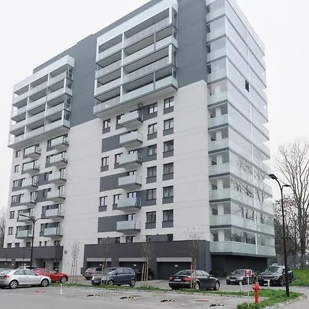 Lumina With Parking Near Atlas Arena Apartment *