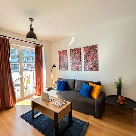 Lumina With Parking Near Atlas Arena Apartment *