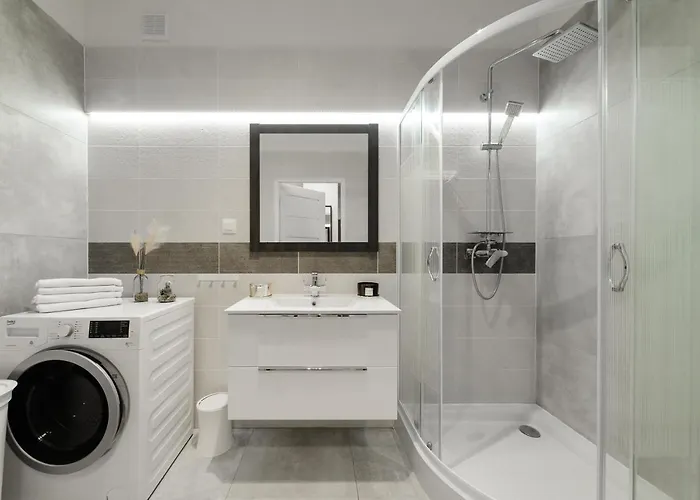 Lumina With Parking Near Atlas Arena Apartamento *